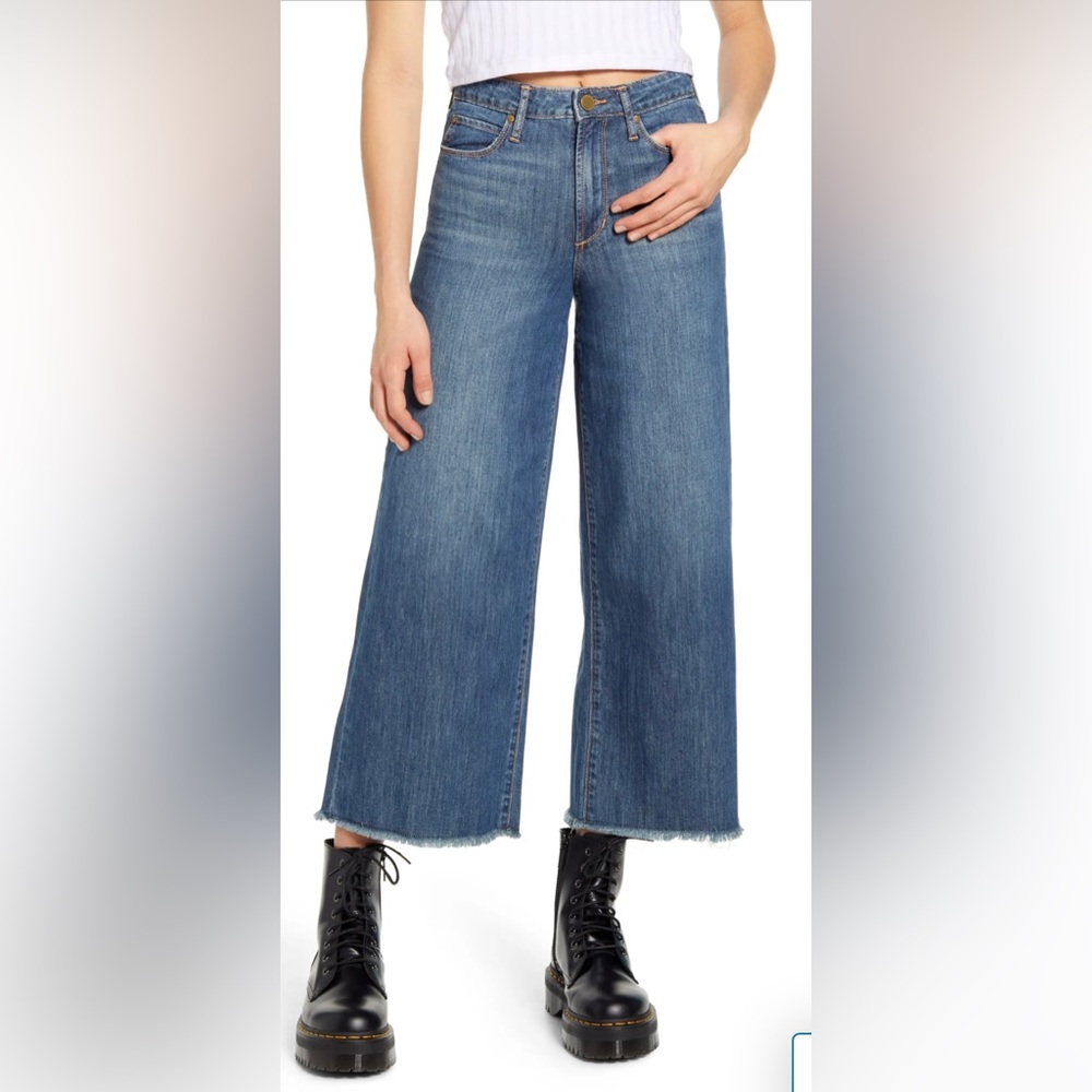 ARTICLES OF SOCIETY 🆕 Lyla Wide Leg Cropped w/ Flare Jeans. Size 28.